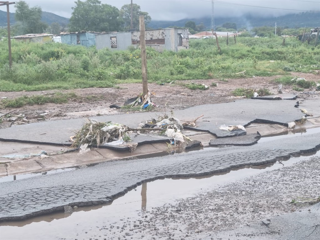 Heavy rainfall has caused severe flooding in Komani, Eastern Cape, after the Komani River burst its banks on Wednesday morning.