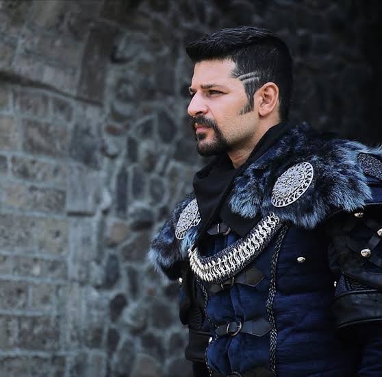 Emre Kivilcim as Selim Emiroglu